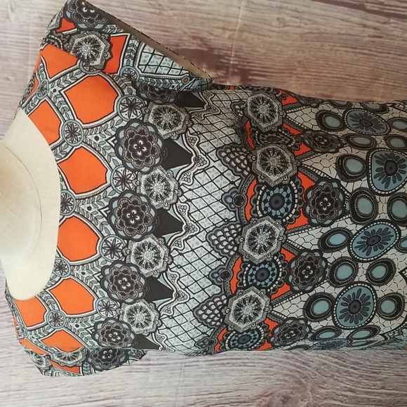 *LAST CHANCE ITEM!* Banana Republic Medallion Shift Dress Size 4 - Picture 2 of 6